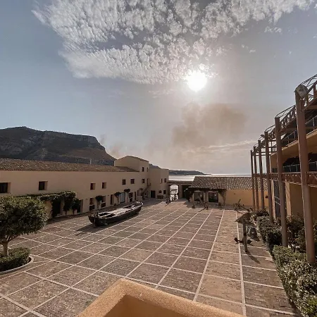 Hotel La Tonnara Di Bonagia 4*