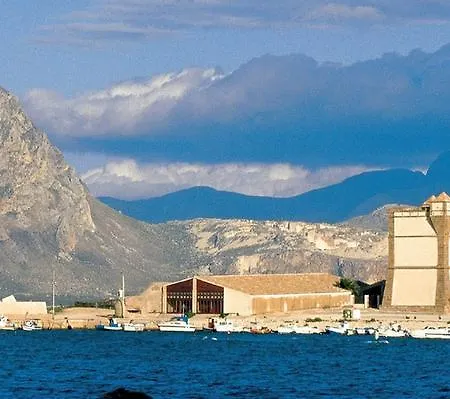 Hotel La Tonnara Di Bonagia 4*