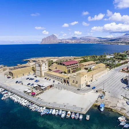 Hotel La Tonnara Di Bonagia 4*