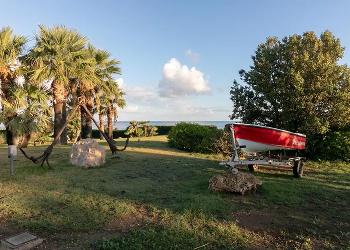 Phi La Tonnara Di Bonagia Hotel 4*