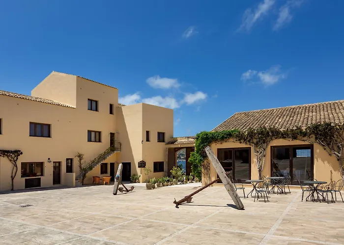 Hotel Phi La Tonnara Di Bonagia 4*