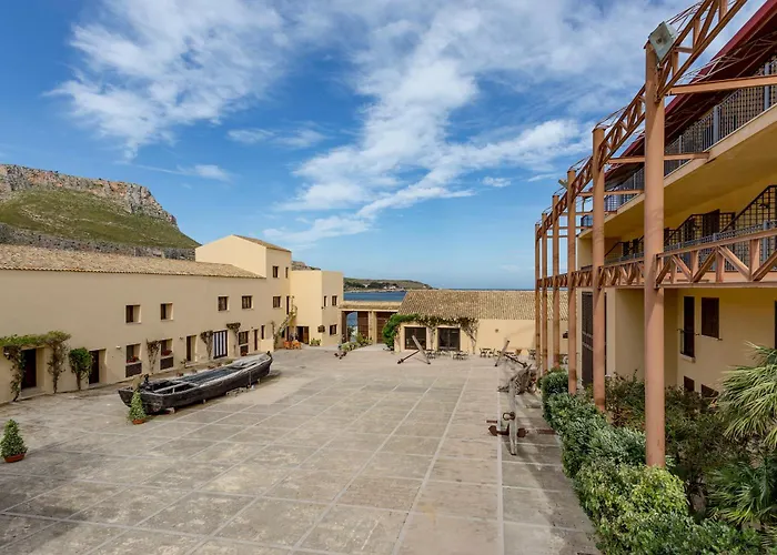 Phi La Tonnara Di Bonagia Hotel 4*