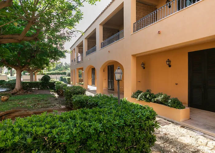 Phi La Tonnara Di Bonagia Hotel 4*